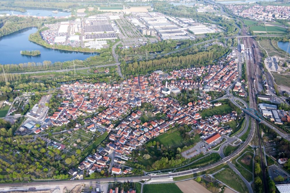 Luftaufnahme Wörth am Rhein - Ortsansicht zwischen B9 und Daimler-LKW-Werk in Wörth am Rhein im Bundesland Rheinland-Pfalz, Deutschland