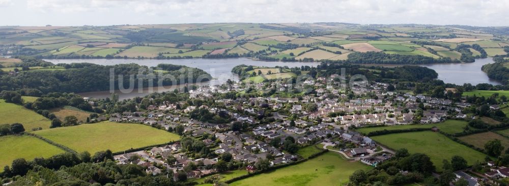 Luftbild Stoke Gabriel - Ortschaft an den Fluss- Uferbereichen des Dart river in Stoke Gabriel in England, Vereinigtes Königreich