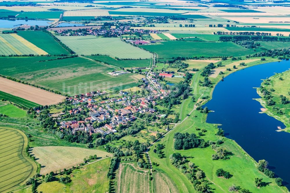 Glinde von oben - Ortschaft an den Fluss- Uferbereichen Elbe in Glinde im Bundesland Sachsen-Anhalt, Deutschland