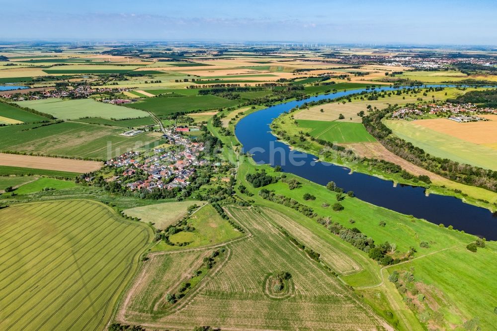 Glinde aus der Vogelperspektive: Ortschaft an den Fluss- Uferbereichen Elbe in Glinde im Bundesland Sachsen-Anhalt, Deutschland