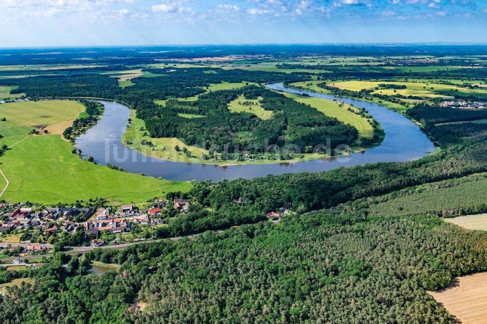 Luftaufnahme Griebo - Ortschaft an den Fluss- Uferbereichen Elbe in Griebo im Bundesland Sachsen-Anhalt, Deutschland