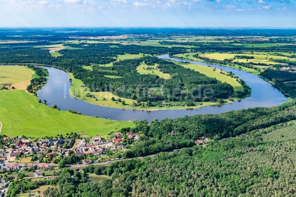 Griebo von oben - Ortschaft an den Fluss- Uferbereichen Elbe in Griebo im Bundesland Sachsen-Anhalt, Deutschland