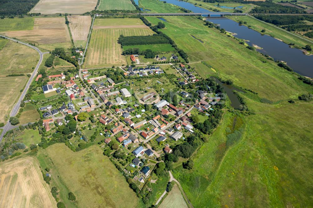 Luftaufnahme Hämerten - Ortschaft an den Fluss- Uferbereichen Elbe in Hämerten im Bundesland Sachsen-Anhalt, Deutschland