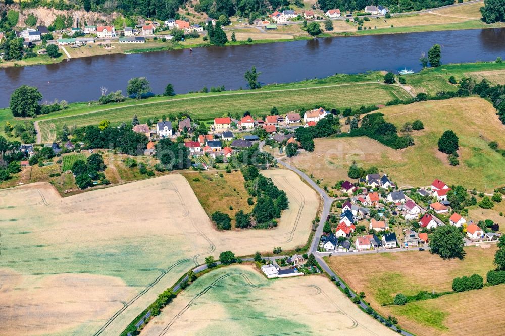 Kleinzadel von oben - Ortschaft an den Fluss- Uferbereichen Elbe in Kleinzadel im Bundesland Sachsen, Deutschland