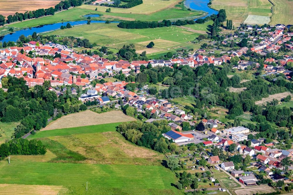 Lenzen (Elbe) von oben - Ortschaft an den Fluss- Uferbereichen Elbe in Lenzen (Elbe) im Bundesland Brandenburg, Deutschland