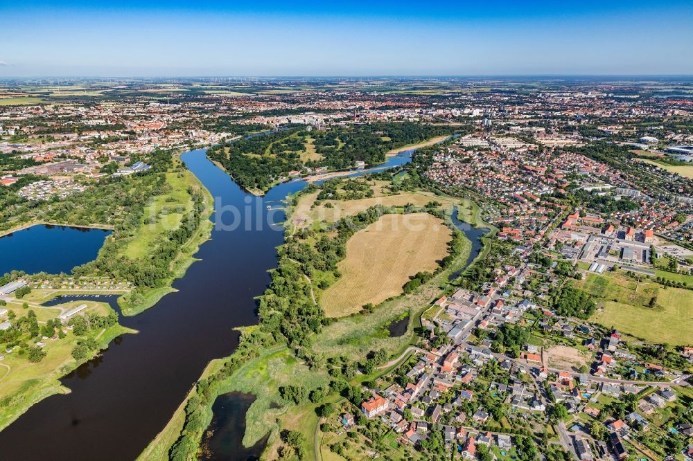 Luftaufnahme Magdeburg - Ortschaft an den Fluss- Uferbereichen Elbe im Ortsteil Prester in Magdeburg im Bundesland Sachsen-Anhalt, Deutschland