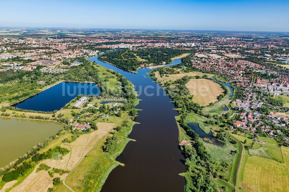 Magdeburg von oben - Ortschaft an den Fluss- Uferbereichen Elbe im Ortsteil Prester in Magdeburg im Bundesland Sachsen-Anhalt, Deutschland