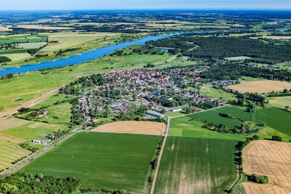 Luftbild Sandau (Elbe) - Ortschaft an den Fluss- Uferbereichen Elbe in Sandau (Elbe) im Bundesland Sachsen-Anhalt, Deutschland