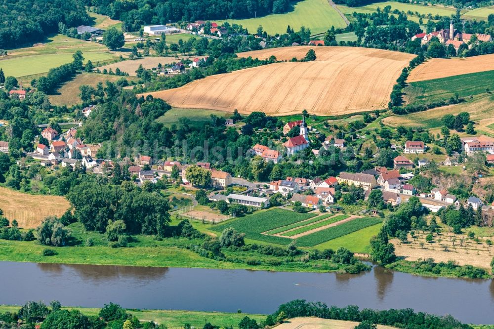 Luftaufnahme Zehren - Ortschaft an den Fluss- Uferbereichen Elbe in Zehren im Bundesland Sachsen, Deutschland