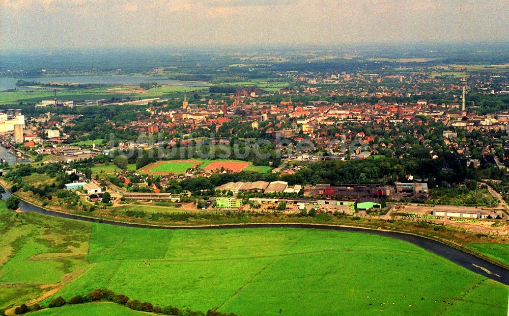 Luftaufnahme Wesel - Ortschaft an den Fluss- Uferbereichen der Lippe in Wesel im Bundesland Nordrhein-Westfalen