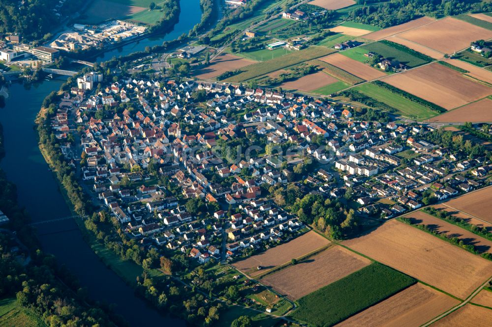 Luftbild Neckargröningen - Ortschaft an den Fluss- Uferbereichen des Neckar in Neckargröningen im Bundesland Baden-Württemberg, Deutschland