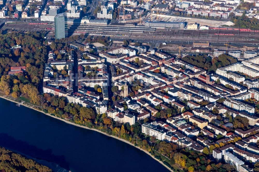 Luftbild Mannheim - Ortschaft an den Fluss- Uferbereichen des Rhein Stephanienufer im Ortsteil Lindenhof in Mannheim im Bundesland Baden-Württemberg, Deutschland