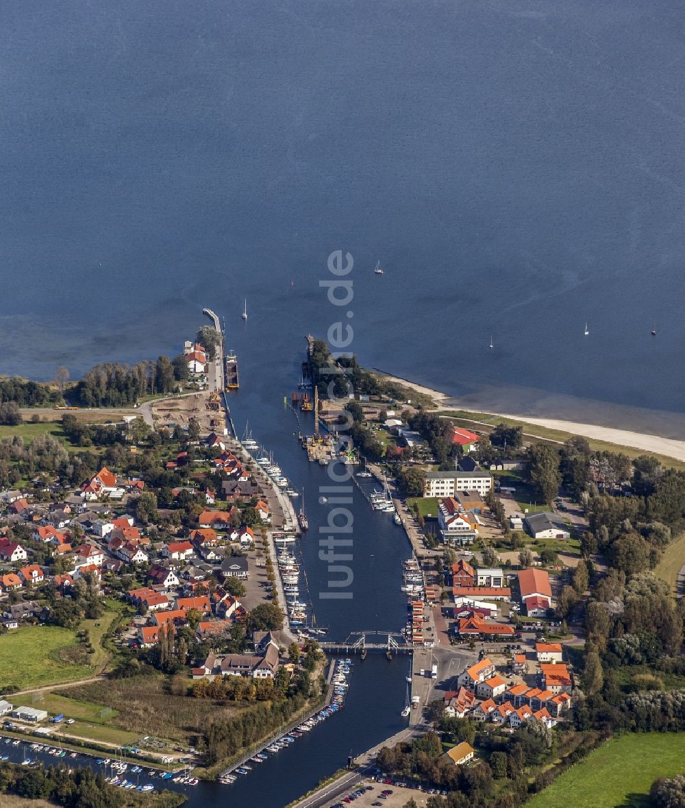 Greifswald aus der Vogelperspektive: Ortschaft an den Fluss- Uferbereichen der Ryck in Greifswald im Bundesland Mecklenburg-Vorpommern