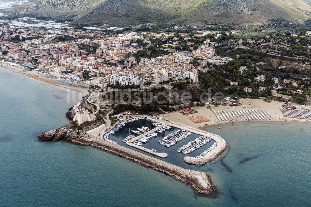 Luftbild Sperlonga - Ortschaft Sperlonga an der Mittelmeerküste in Italien