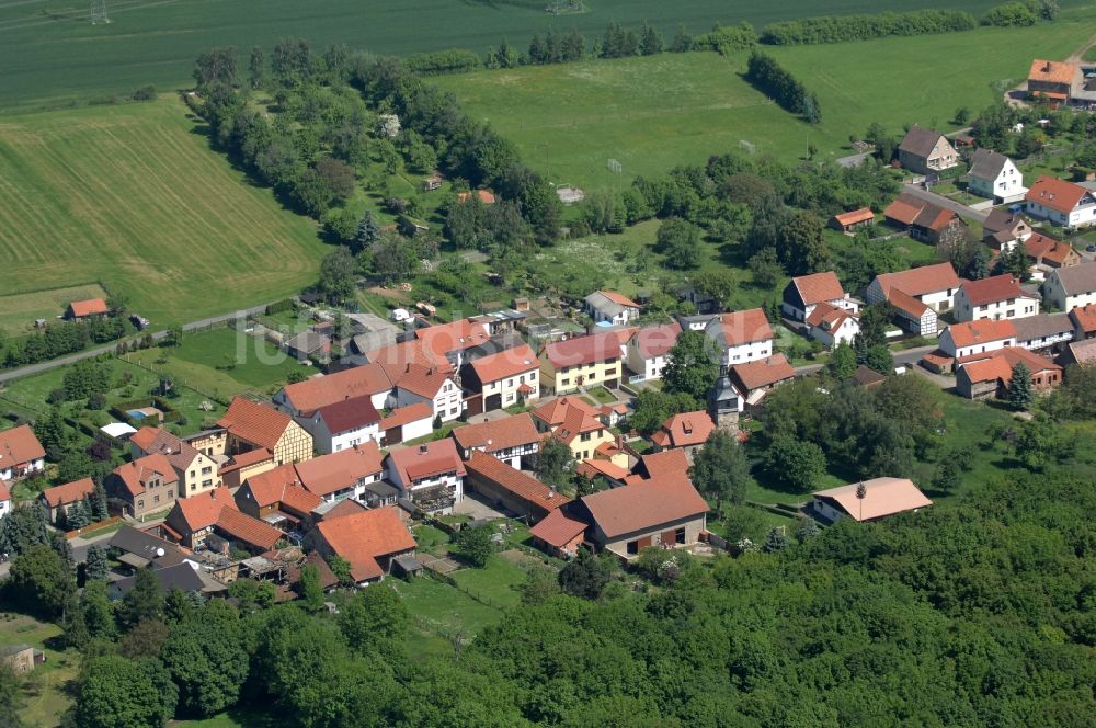 Hörsel OT Weingarten aus der Vogelperspektive: Ortschaft Weingarten in Thüringen