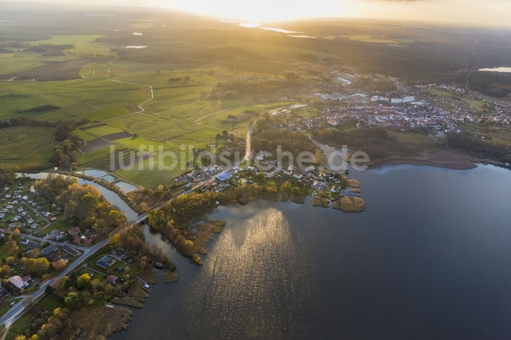 Luftaufnahme Wesenberg - Ortschaft Wesenberg am Ufer des Woblitzsee im Bundesland Mecklenburg-Vorpommern