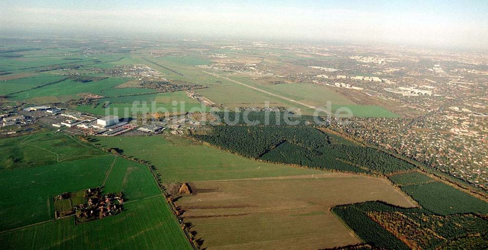 Schönefeld / Brandenburg aus der Vogelperspektive: Ortschaften und Umgebung des künftigen Großflughafens Berlin - Schönefeld.