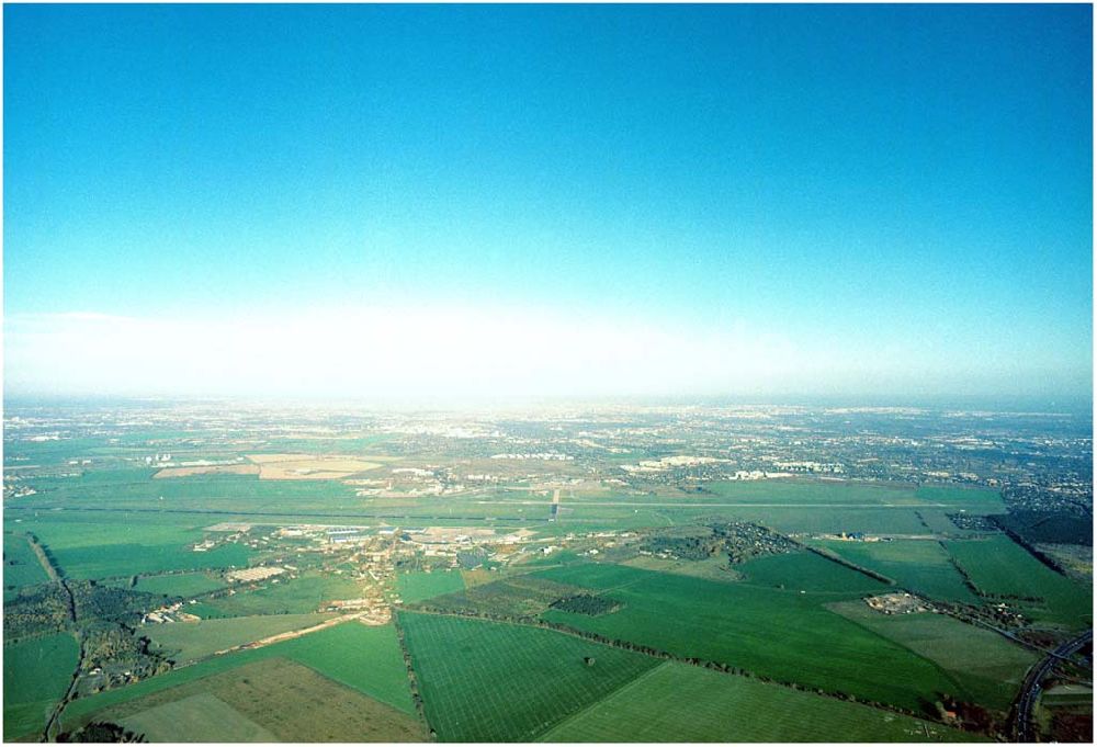 Schönefeld / Brandenburg aus der Vogelperspektive: Ortschaften und Umgebung des künftigen Großflughafens Berlin - Schönefeld.