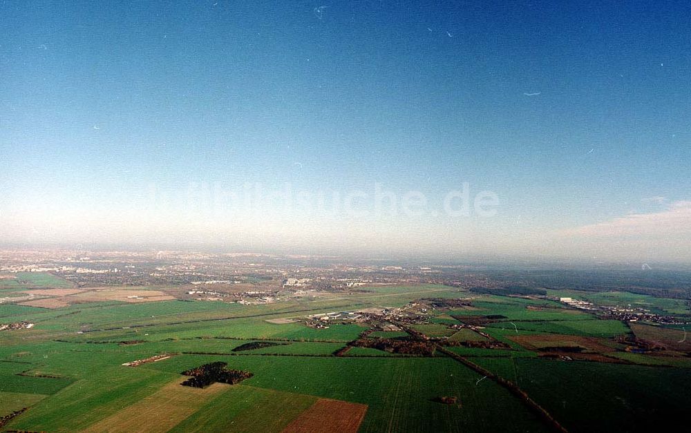 Schönefeld / Brandenburg aus der Vogelperspektive: Ortschaften und Umgebung des künftigen Großflughafens Berlin - Schönefeld.