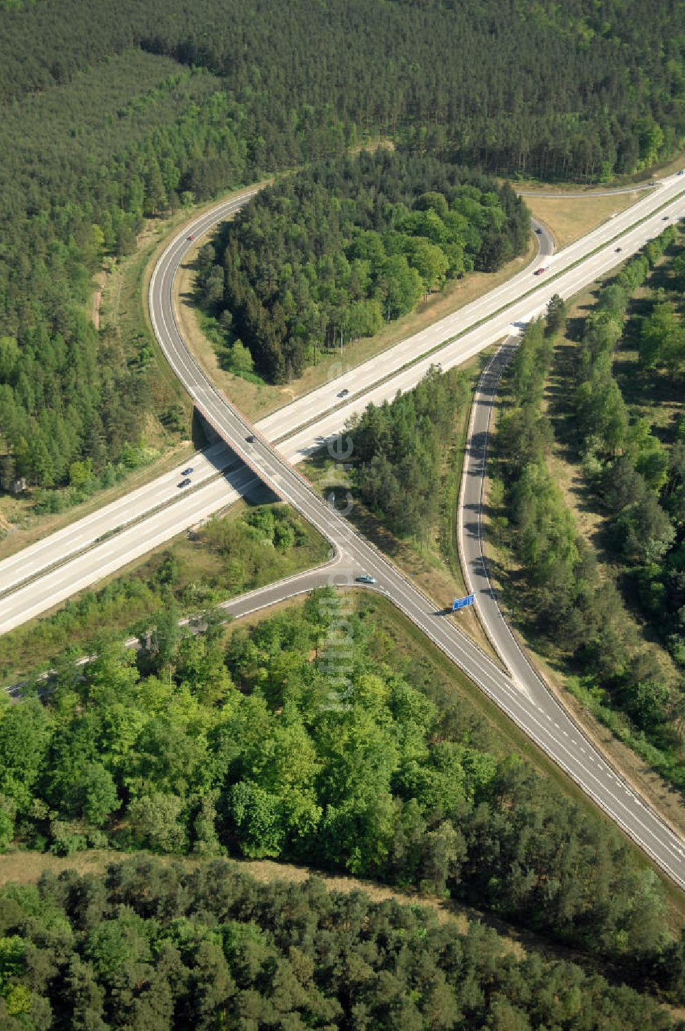 WANDLITZ von oben - Ortsduchfahrung B 273 im südlichen Ortsbereich von Wandlitz