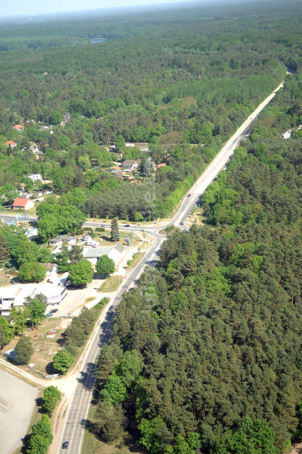 Luftbild WANDLITZ - Ortsduchfahrung B 273 im südlichen Ortsbereich von Wandlitz