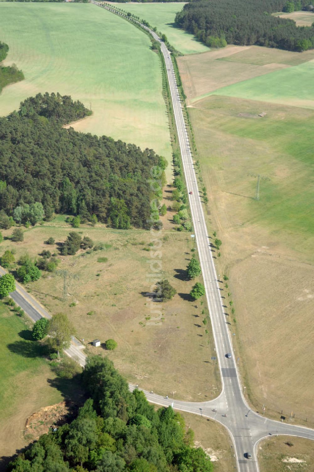 WANDLITZ von oben - Ortsduchfahrung B 273 im südlichen Ortsbereich von Wandlitz