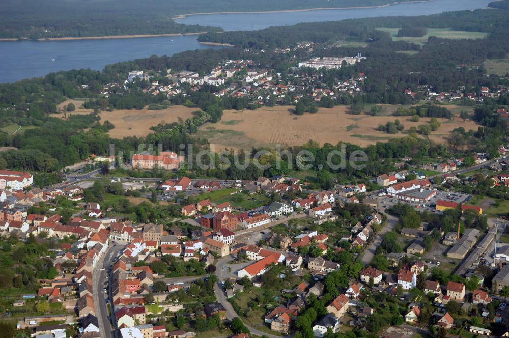 STORKOW aus der Vogelperspektive: Ortsdurchfahrt der Bundesstrasse B 246 in Storkow