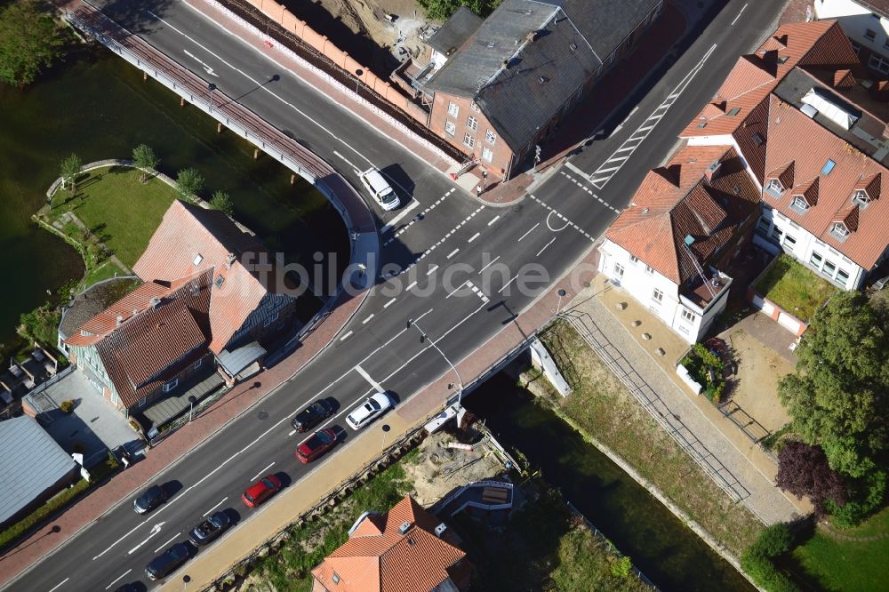 Luftbild Ratzeburg - Ortsführung der Bundesstraße B 208 über die Ufer des Domsee in Ratzeburg im Bundesland Schleswig-Holstein