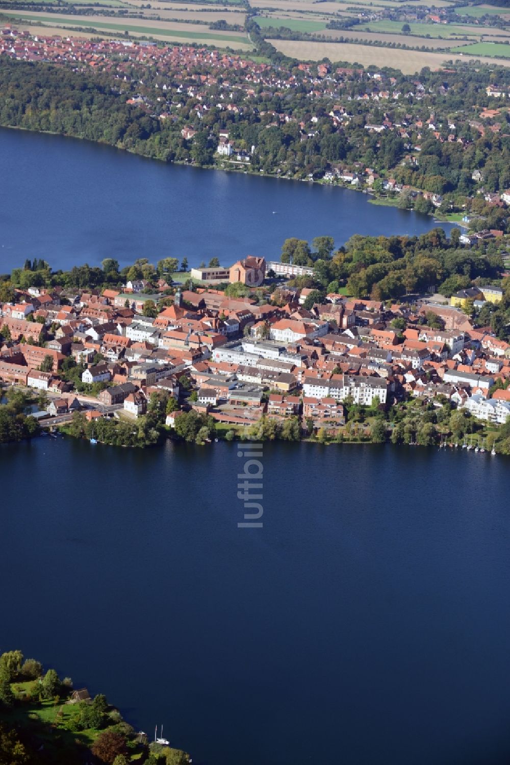 Luftbild Ratzeburg - Ortsführung der Bundesstraße B 208 über die Ufer des Domsee in Ratzeburg im Bundesland Schleswig-Holstein