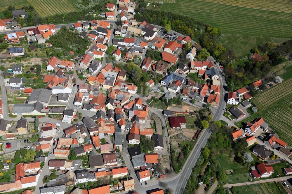 Ensheim aus der Vogelperspektive: Ortsgemeinde Ensheim im Rheinhessischen Hügelland der Verbandsgemeinde Wörrstadt im Landkreis Alzey-Worms in Rheinland-Pfalz