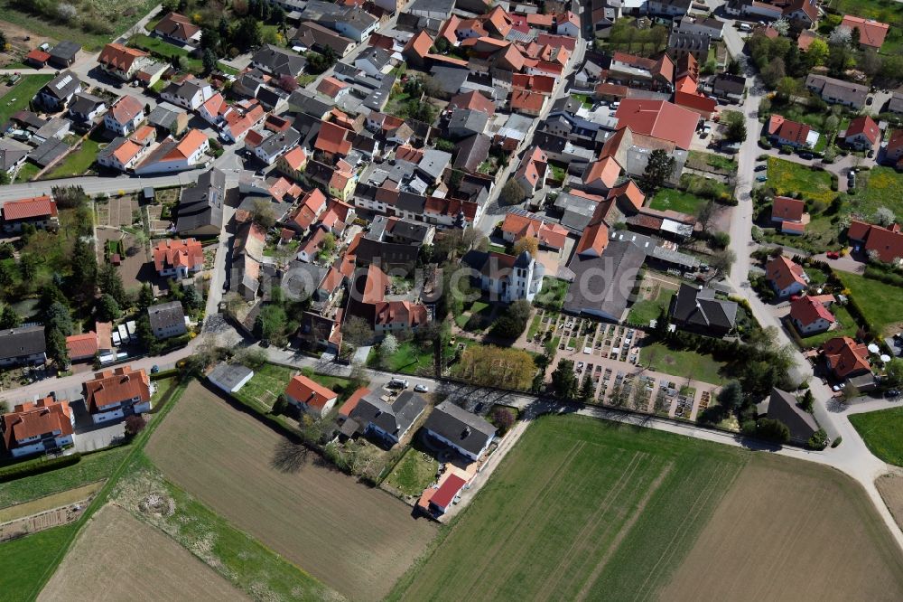 Luftaufnahme Gau-Weinheim - Ortsgemeinde Gau-Weinheim im Rheinhessischen Hügelland der Verbandsgemeinde Wörrstadt im Landkreis Alzey-Worms in Rheinland-Pfalz