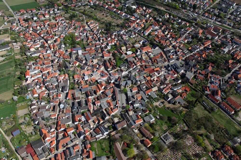 Saulheim von oben - Ortsgemeinde Saulheim in der Verbandsgemeinde Wörrstadt im Landkreis Alzey-Worms in Rheinland-Pfalz