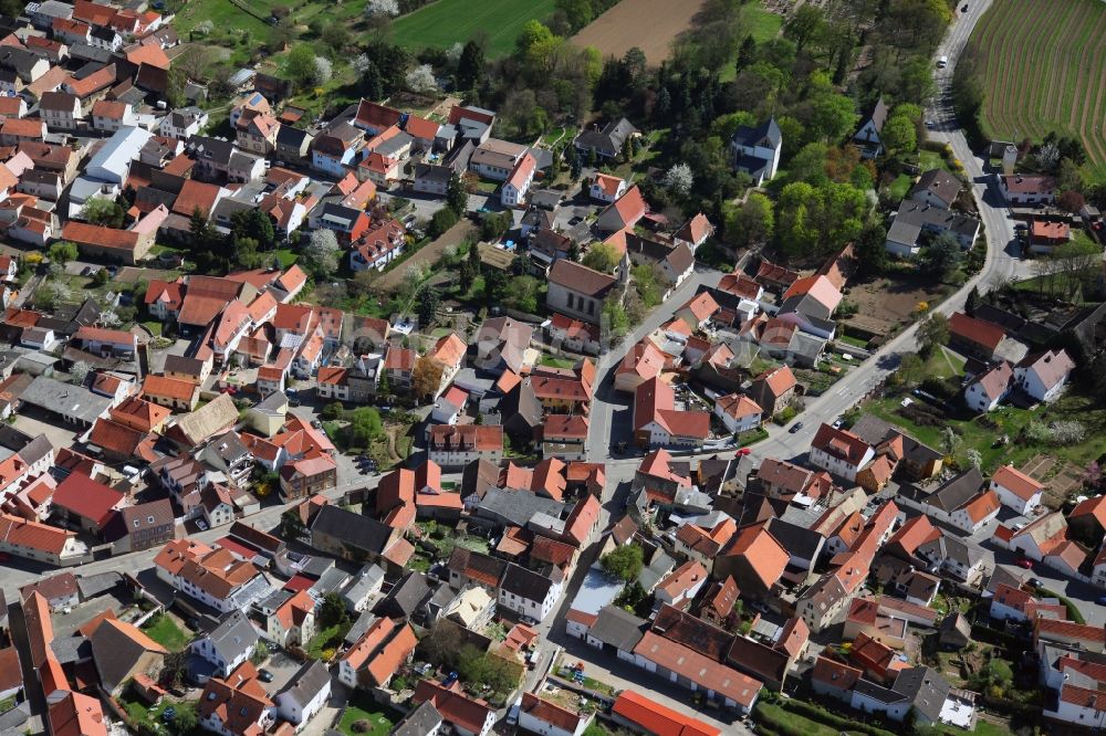 Luftaufnahme Schornsheim - Ortsgemeinde Schornsheim in der Verbandsgemeinde Wörrstadt im Landkreis Alzey-Worms in Rheinland-Pfalz