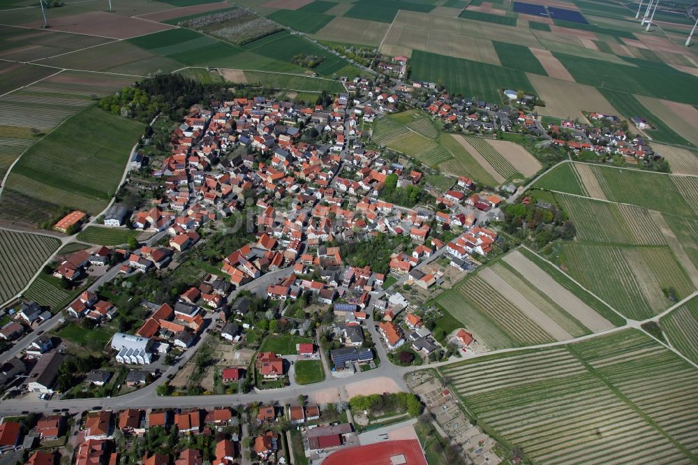 Spiesheim aus der Vogelperspektive: Ortsgemeinde Spiesheim in der Verbandsgemeinde Wörrstadt im Landkreis Alzey-Worms in Rheinland-Pfalz