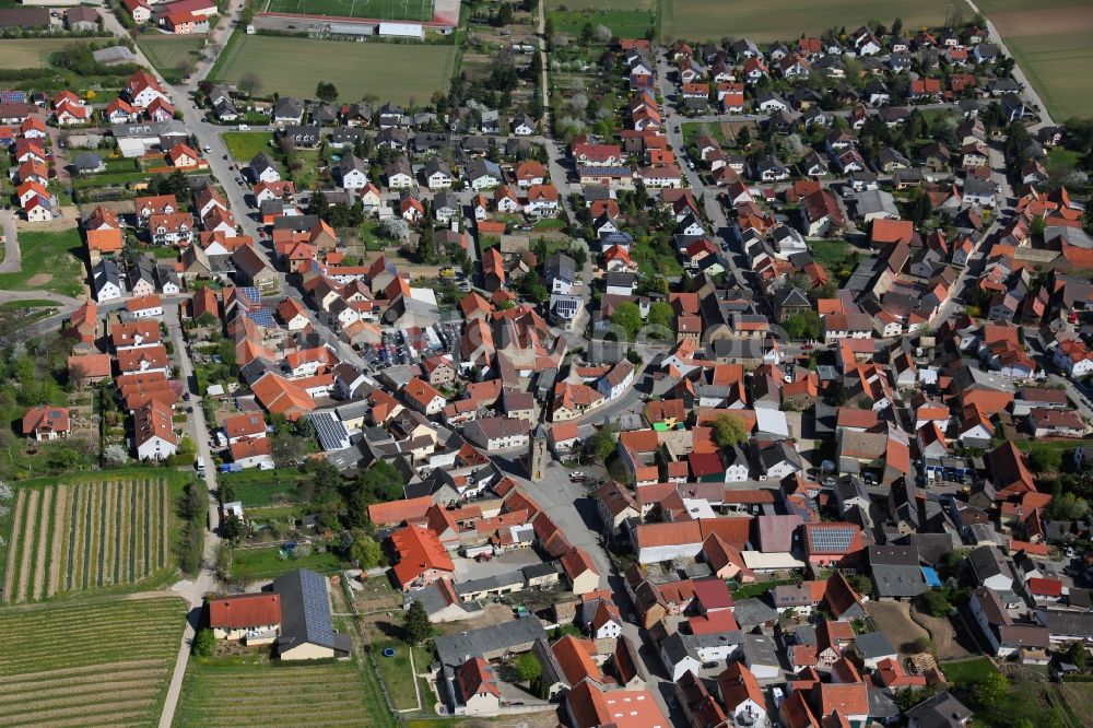 Udenheim von oben - Ortsgemeinde Udenheim in der Verbandsgemeinde Wörrstadt im Landkreis Alzey-Worms in Rheinland-Pfalz