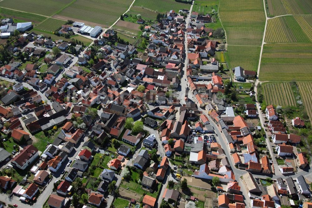 Udenheim von oben - Ortsgemeinde Udenheim in der Verbandsgemeinde Wörrstadt im Landkreis Alzey-Worms in Rheinland-Pfalz