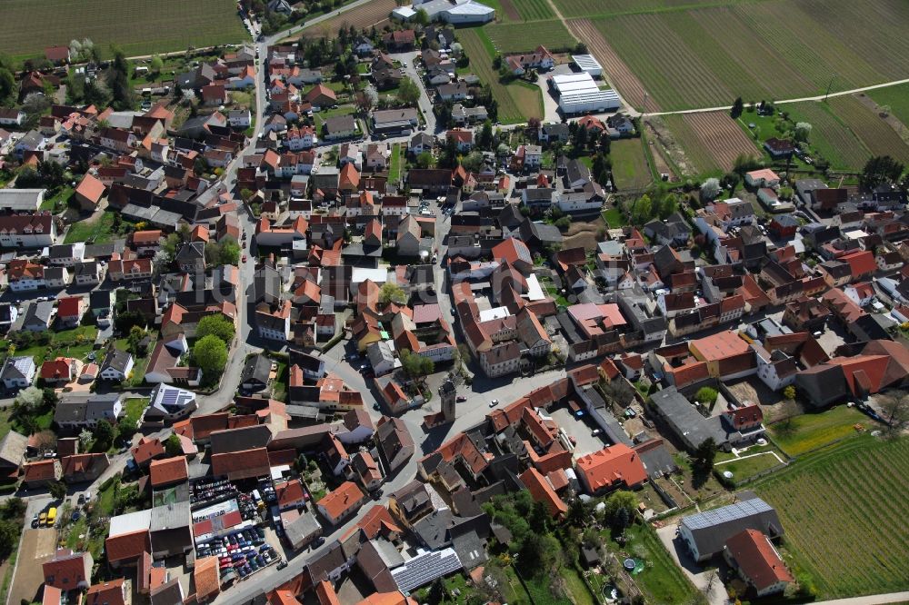 Udenheim aus der Vogelperspektive: Ortsgemeinde Udenheim in der Verbandsgemeinde Wörrstadt im Landkreis Alzey-Worms in Rheinland-Pfalz