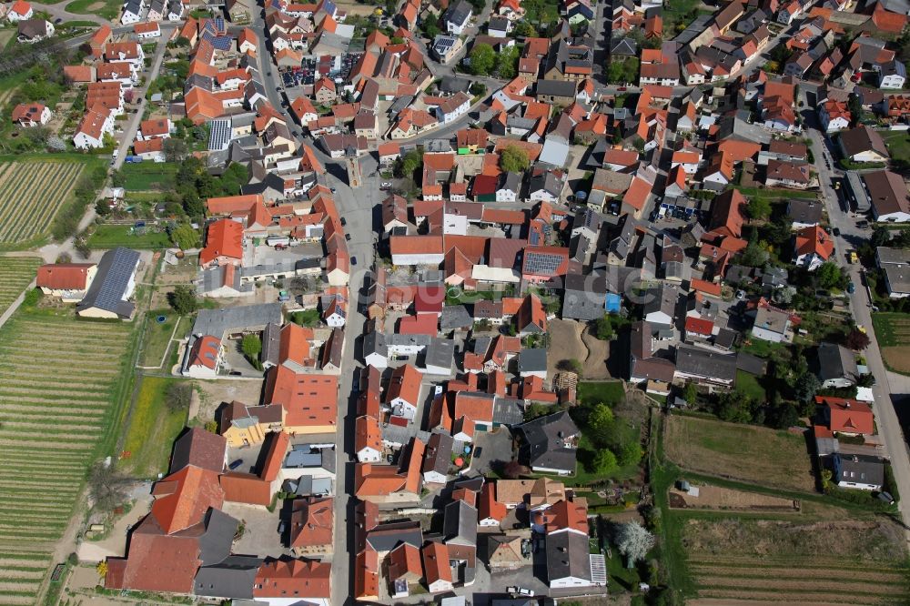 Udenheim von oben - Ortsgemeinde Udenheim in der Verbandsgemeinde Wörrstadt im Landkreis Alzey-Worms in Rheinland-Pfalz