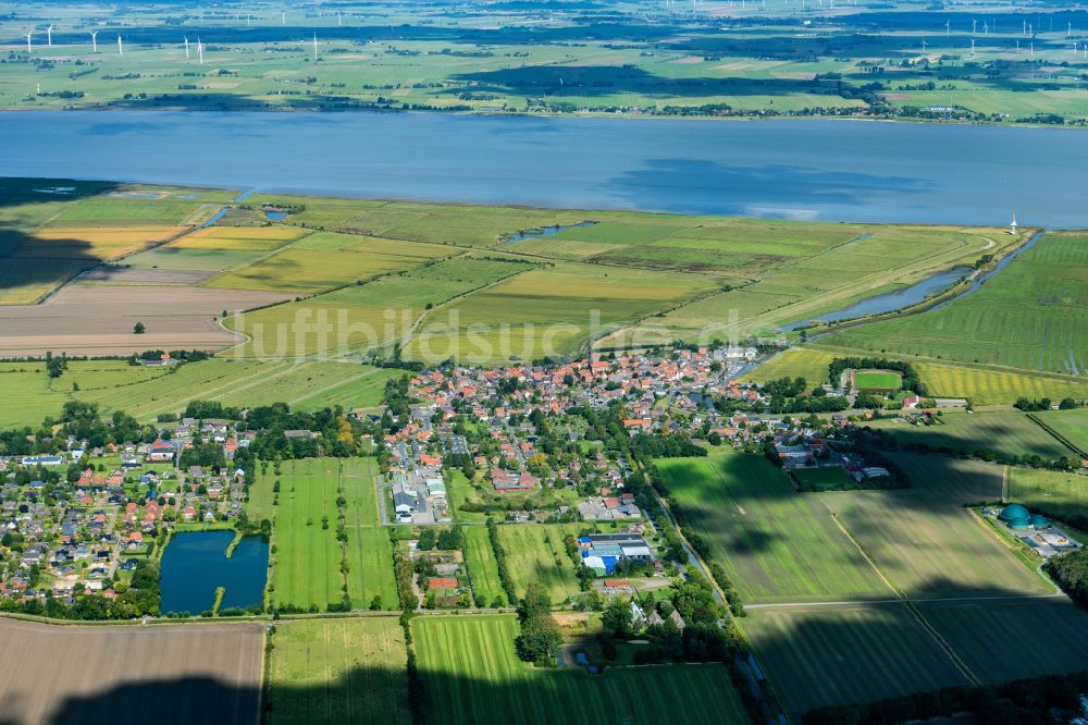 Freiburg (Elbe) aus der Vogelperspektive: Ortskern mit Hafen und Kirche in Freiburg (Elbe) im Bundesland Niedersachsen, Deutschland