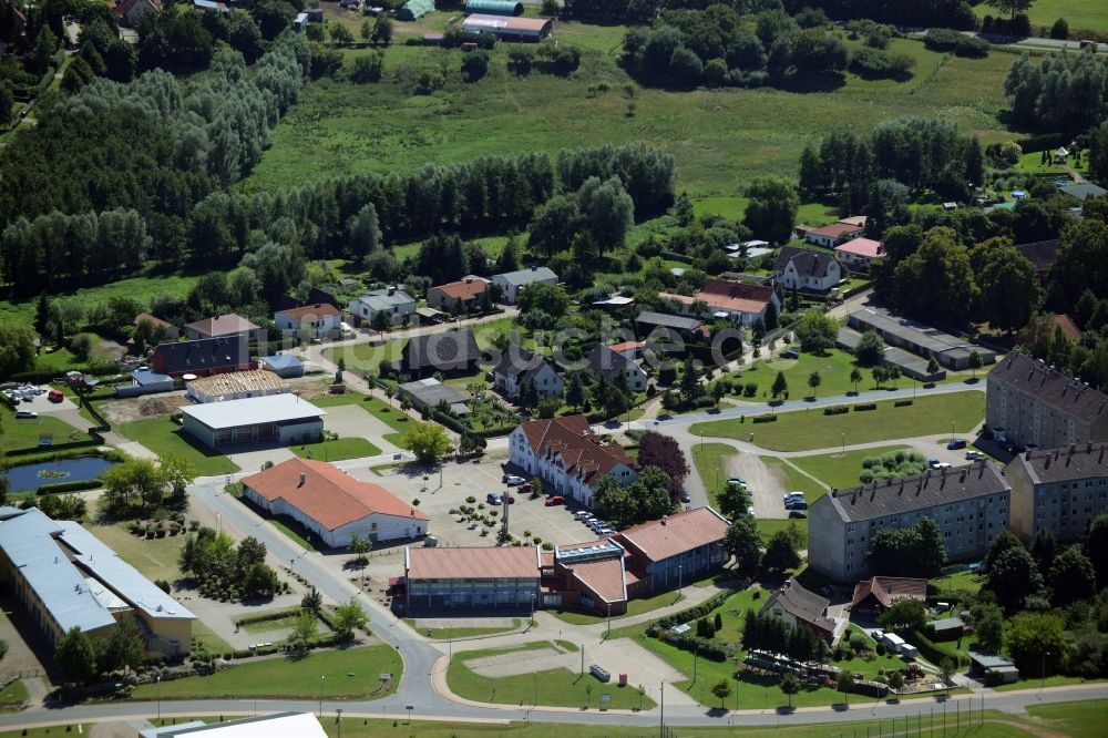 Möllenhagen aus der Vogelperspektive: Ortskern am Markt in Möllenhagen im Bundesland Mecklenburg-Vorpommern