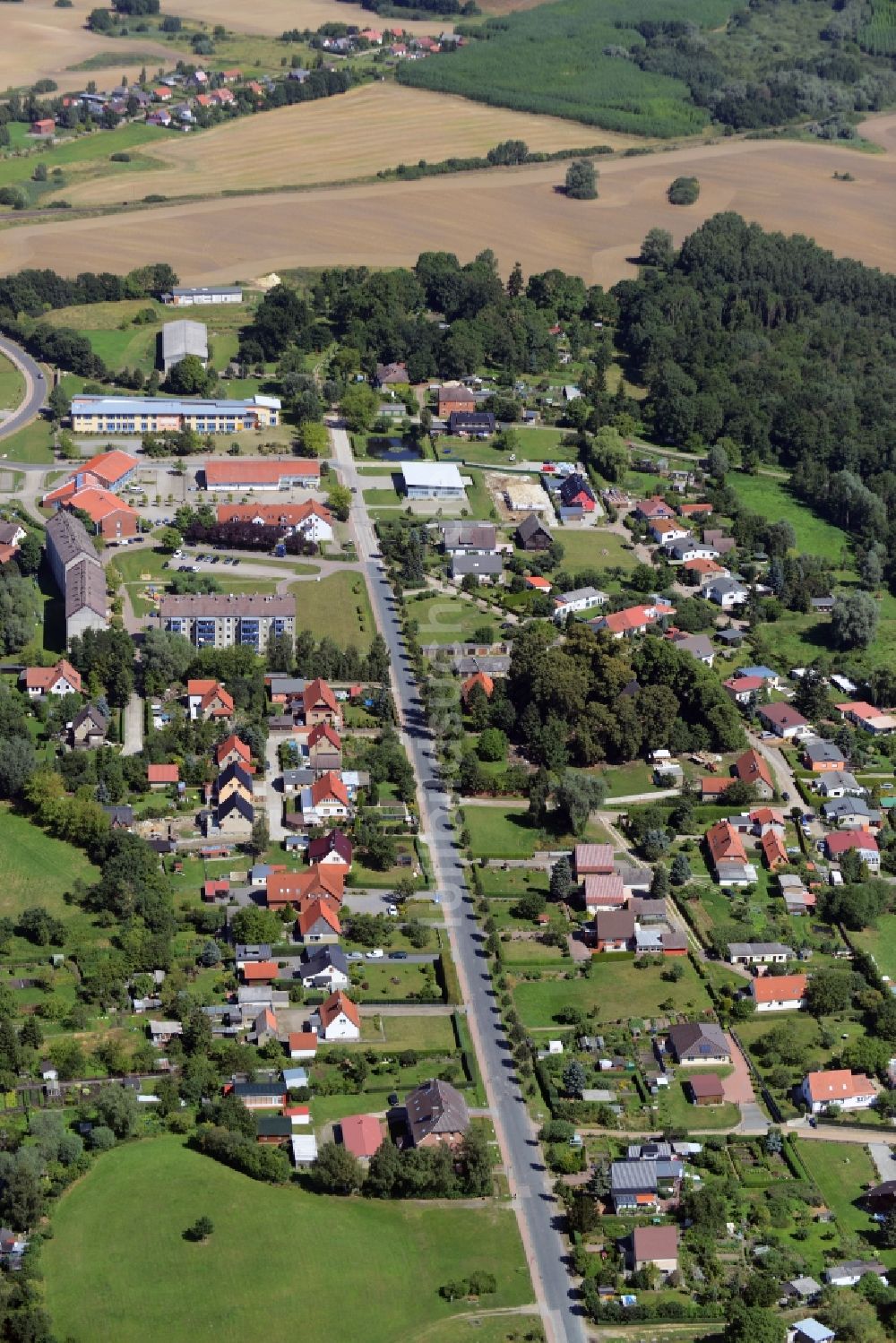 Luftaufnahme Möllenhagen - Ortskern am Markt in Möllenhagen im Bundesland Mecklenburg-Vorpommern