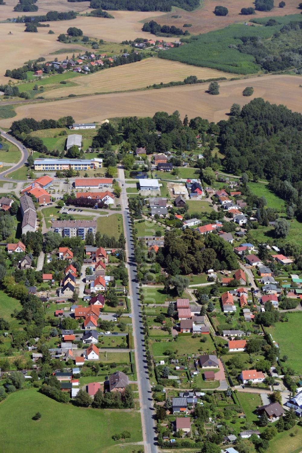 Möllenhagen von oben - Ortskern am Markt in Möllenhagen im Bundesland Mecklenburg-Vorpommern