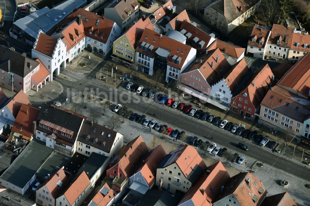 Neumarkt in der Oberpfalz aus der Vogelperspektive: Ortskern am Markt in Neumarkt in der Oberpfalz im Bundesland Bayern