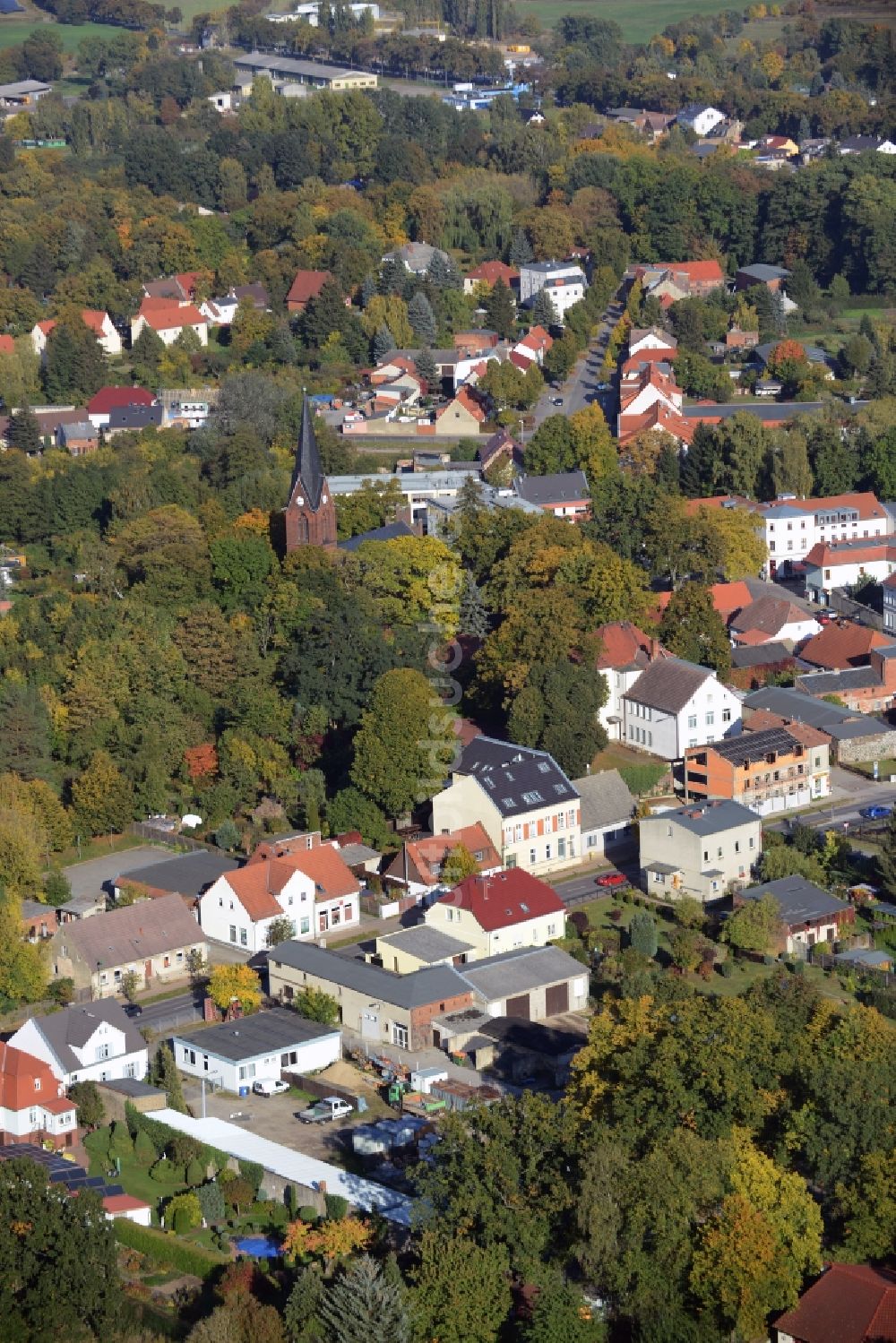 Werneuchen von oben - Ortskern am Markt in Werneuchen im Bundesland Brandenburg