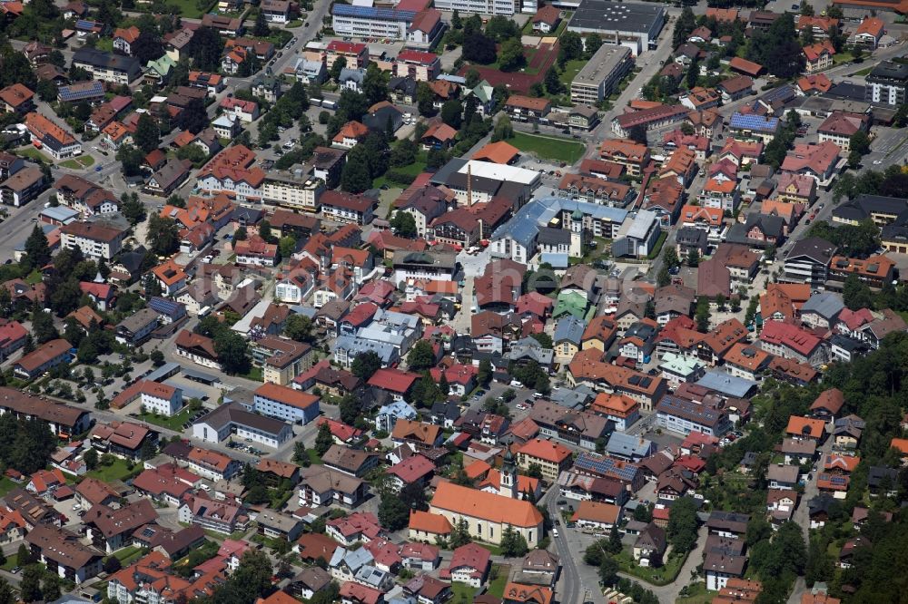 Oberstdorf aus der Vogelperspektive: Ortskern in Oberstdorf im Bundesland Bayern