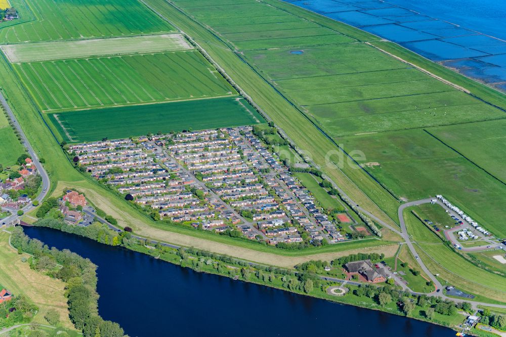 Luftbild Dornumersiel - Ortskern und Orts- Zentrum an der Meeres- Küste der Nordsee in Dornumersiel im Bundesland Niedersachsen, Deutschland