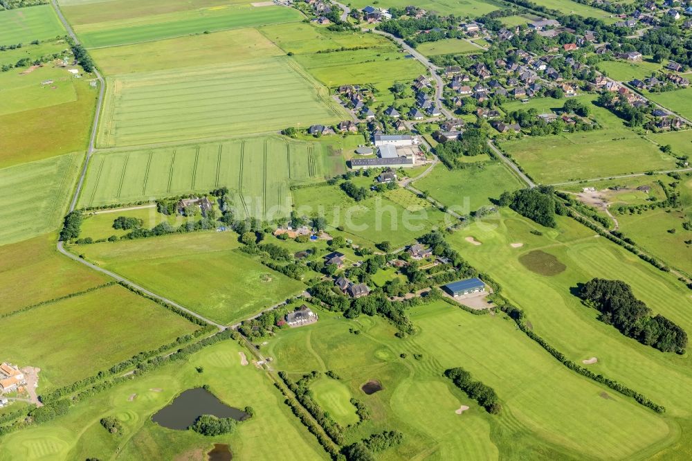 Sylt-Ost aus der Vogelperspektive: Ortskern und Orts- Zentrum an der Meeres- Küste der Nordsee in Morsum im Bundesland Schleswig-Holstein