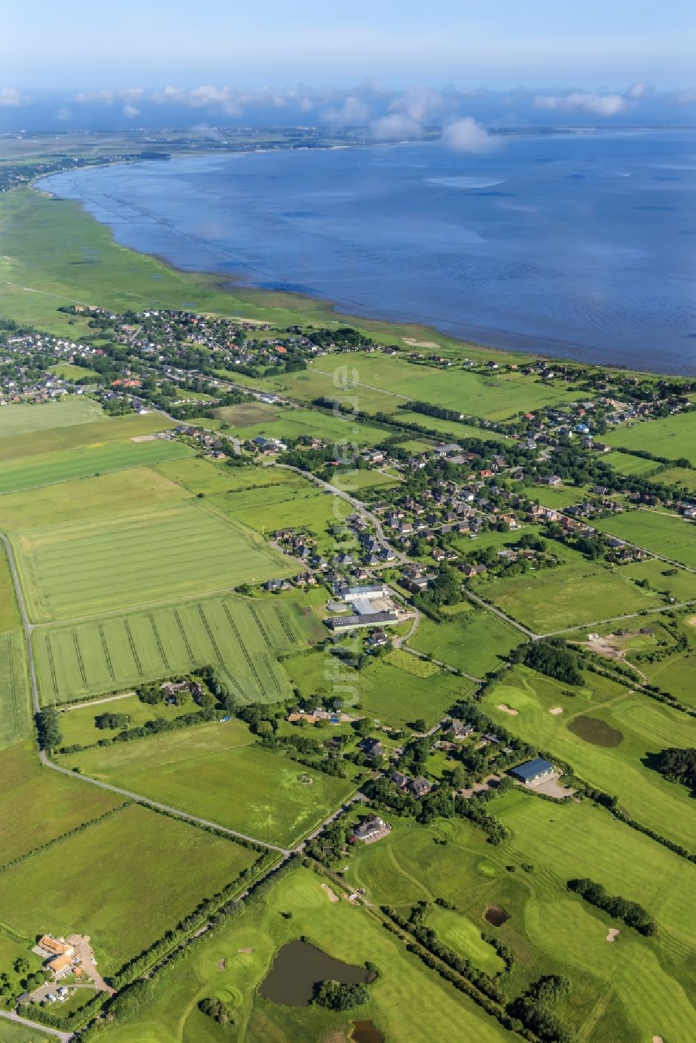 Luftaufnahme Sylt-Ost - Ortskern und Orts- Zentrum an der Meeres- Küste der Nordsee in Morsum im Bundesland Schleswig-Holstein