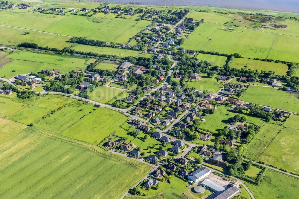 Sylt-Ost von oben - Ortskern und Orts- Zentrum an der Meeres- Küste der Nordsee in Morsum im Bundesland Schleswig-Holstein