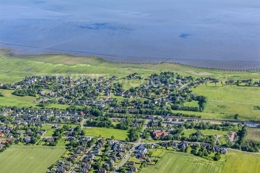 Sylt-Ost von oben - Ortskern und Orts- Zentrum an der Meeres- Küste der Nordsee in Morsum im Bundesland Schleswig-Holstein